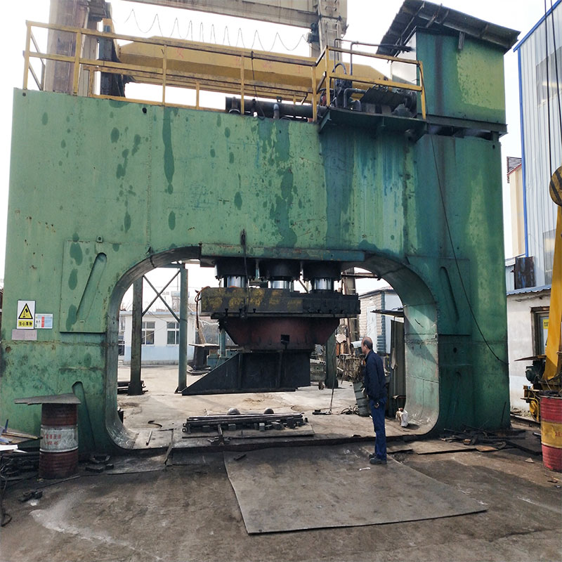 1000噸龍門液壓機(jī) 1000噸龍門液壓機(jī)