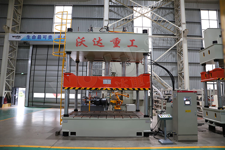 315噸汽車內(nèi)飾件液壓機(jī) 315噸汽車內(nèi)飾件液壓機(jī)