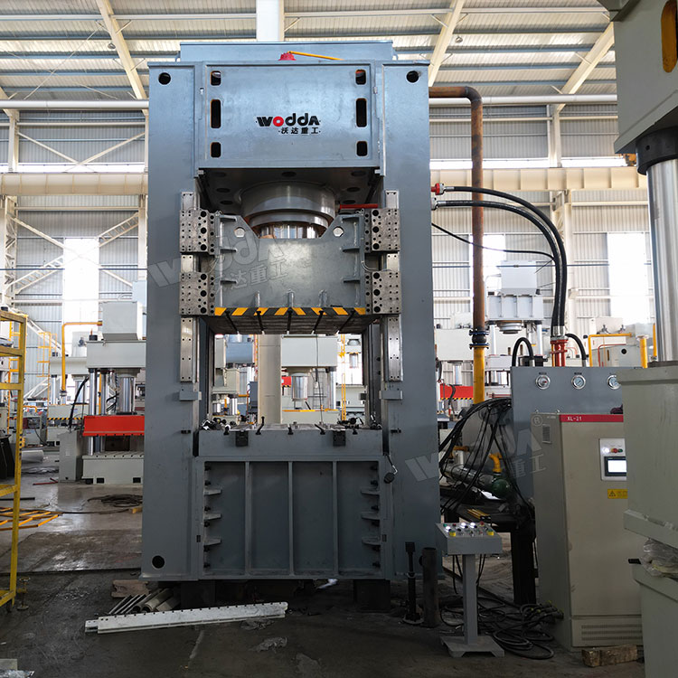 800噸框架式液壓機(jī) 800噸框架式液壓機(jī)