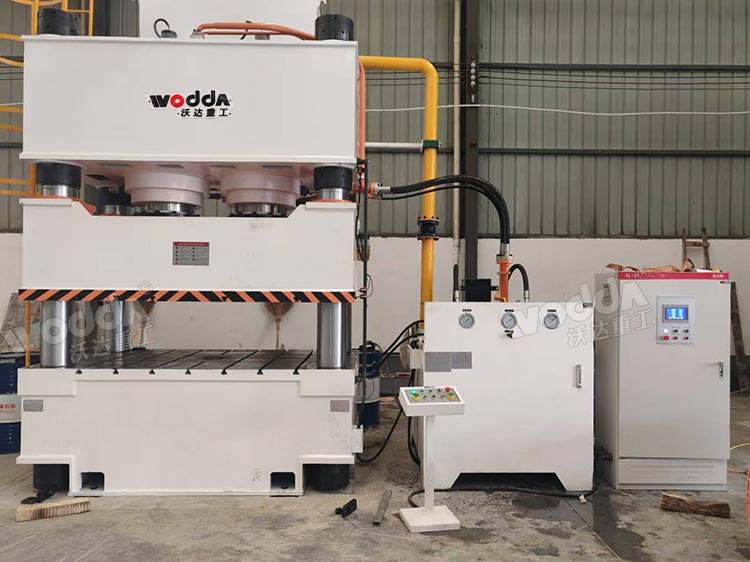 1000噸汽車(chē)底盤(pán)護(hù)板成型液壓機(jī) 1000噸汽車(chē)底盤(pán)護(hù)板成型液壓機(jī)