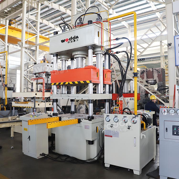 200噸四梁四柱液壓機(jī) 200噸四梁四柱液壓機(jī)