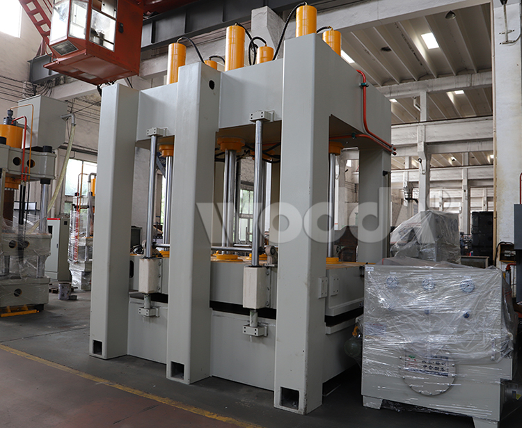 龍門框架式液壓機(jī) 龍門框架式液壓機(jī)