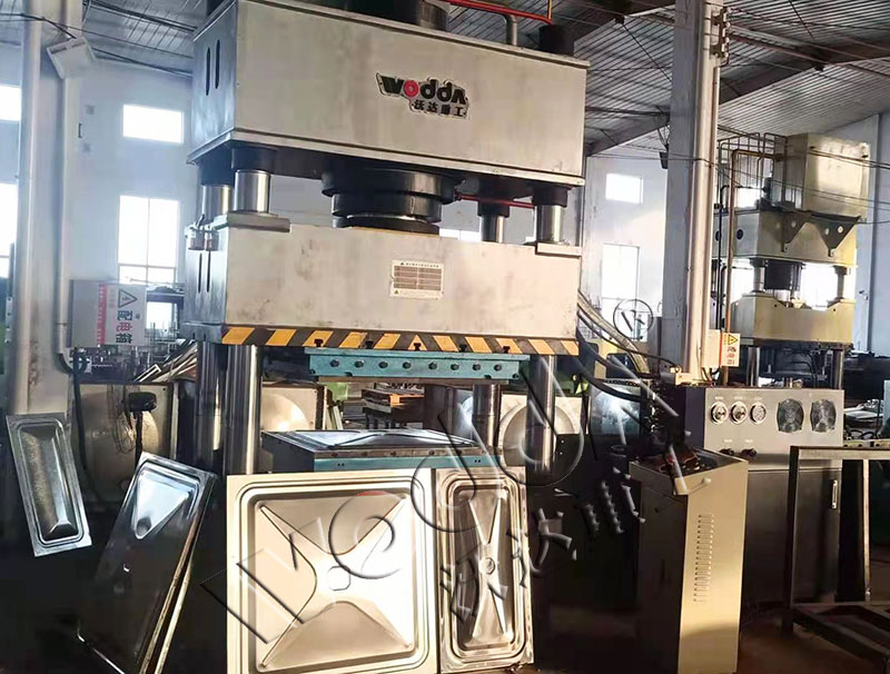 不銹鋼水箱板拉伸液壓機(jī) 不銹鋼水箱板拉伸液壓機(jī)